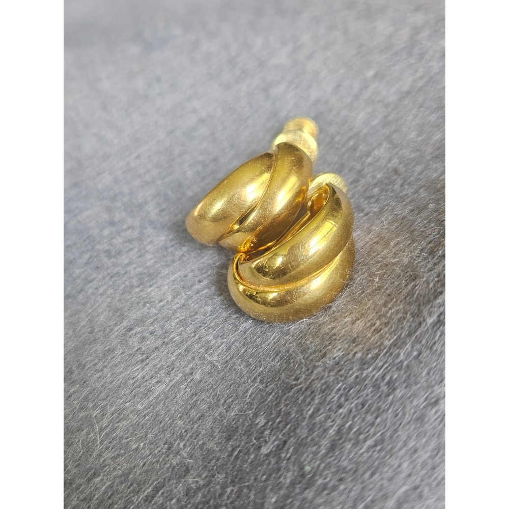 Napier Vintage Gold Tone Double Ribbed Hoop Screw Back Clip On Earrings